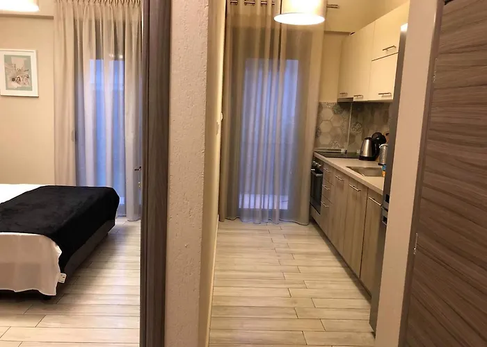 Cozy And Modern House 350m To The In Nikiti! 尼基季